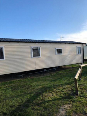 Modern 8 Berth Caravan At Seawick Holiday Park, Essex Ref 27352Sw